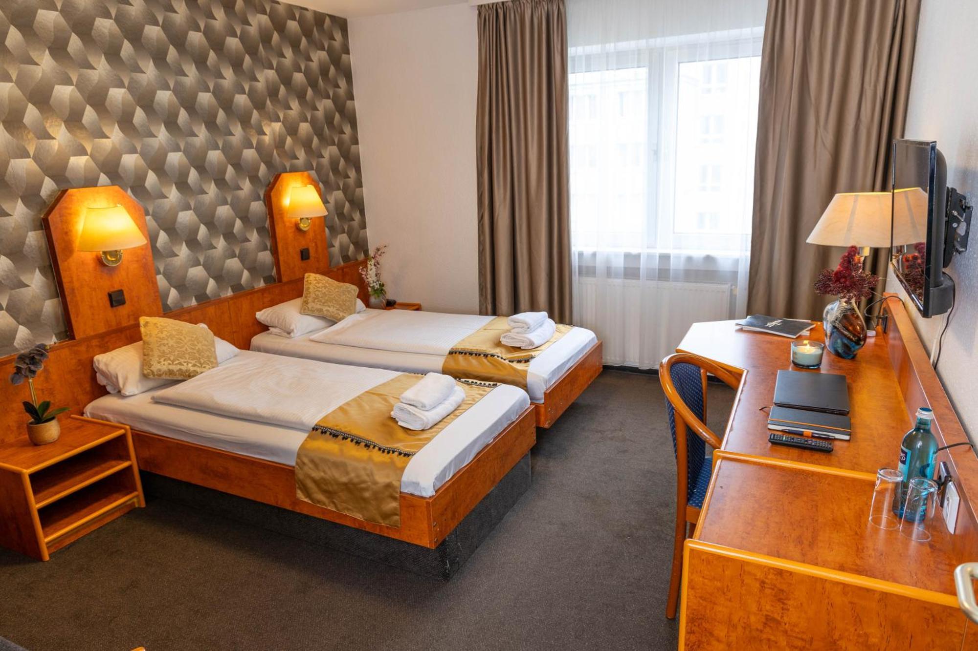 Hotel Rossija Frankfurt am Main Exterior photo