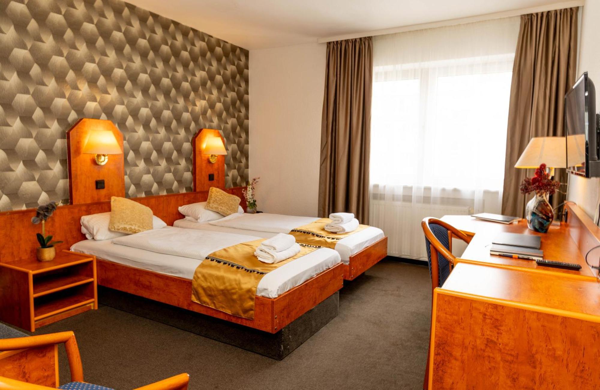 Hotel Rossija Frankfurt am Main Exterior photo